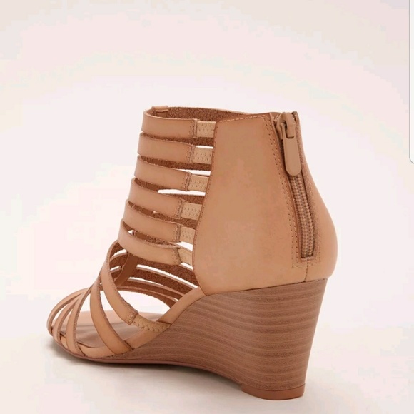 NIB Torrid Tan Strappy Wedge Sandals - Picture 2 of 7
